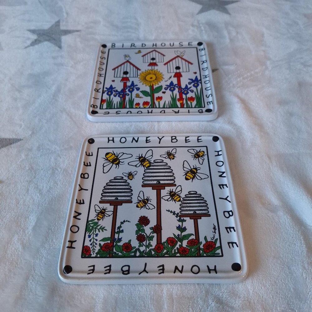 My Garden Keri Sutter‎ 1998 Trivet Ceramic Honey Bee Birdhouse Country Farmhouse